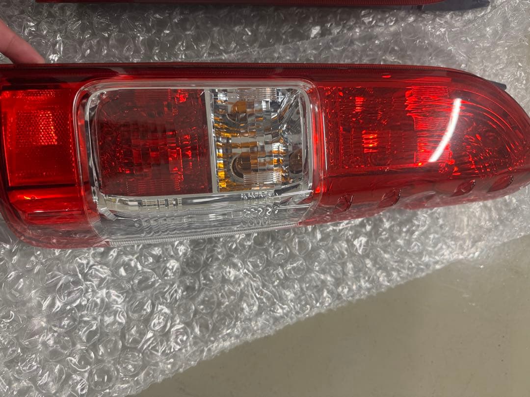 ハイエース　テール　新車外し