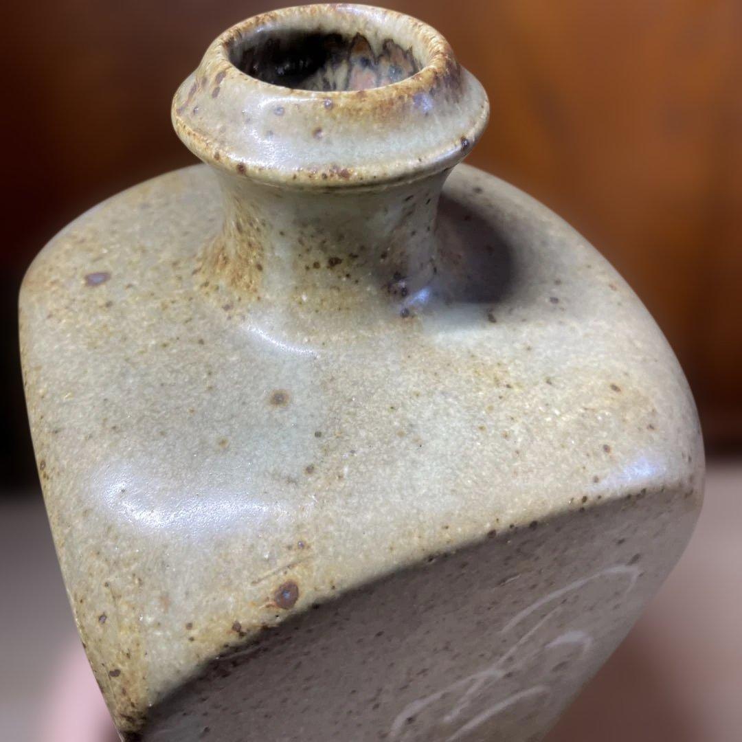 益子焼　島岡達三　象嵌草花文角瓶　箱なし