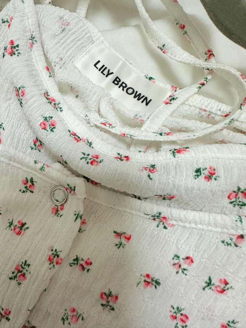 未使用品LILY BROWNホルターキャミセットカットトップス （FLOWER）