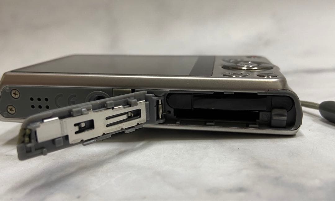 デジタルカメラ CASIO EXILIM 16.1 MEGA PIXELS EX-ZS25