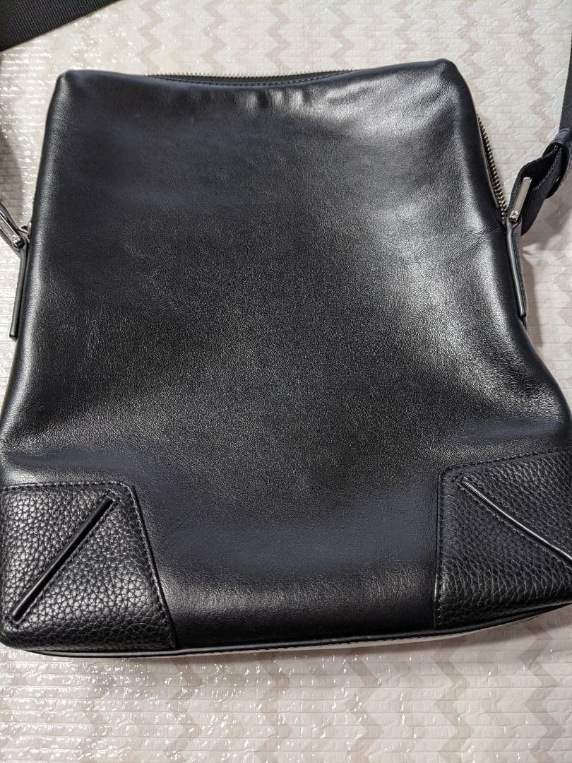 ディオールオムレザーショルダーバッグハラキリ