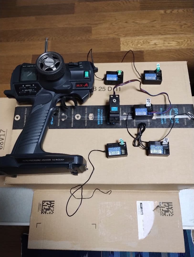 SANWA MX-A ラジコンプロポセット、専用受診機５機と成ります。