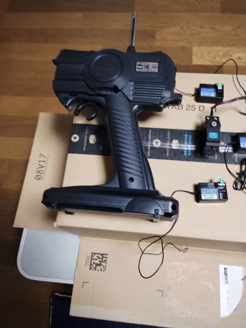 SANWA MX-A ラジコンプロポセット、専用受診機５機と成ります。