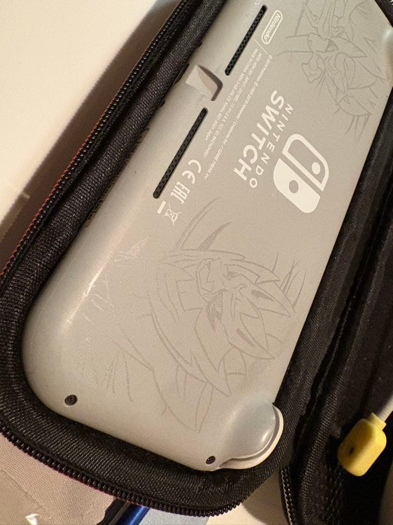 switch ライト　限定ザシアン・ザマゼンタモデル＆ピカチュウヘッドホンセット