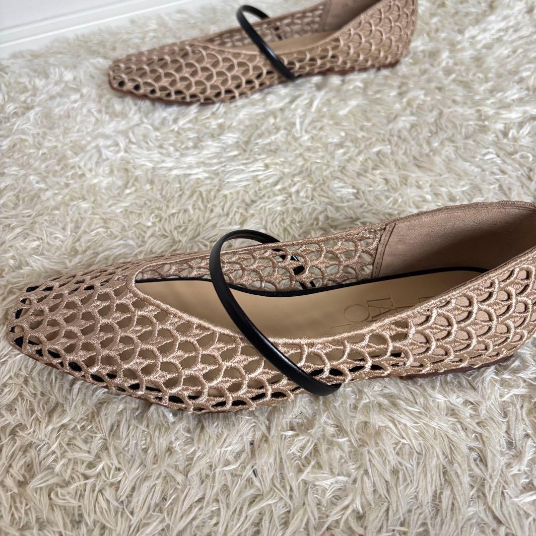 【美品】ルタロン スクエアクロシェストラップフラットシューズ メッシュ ベージュ