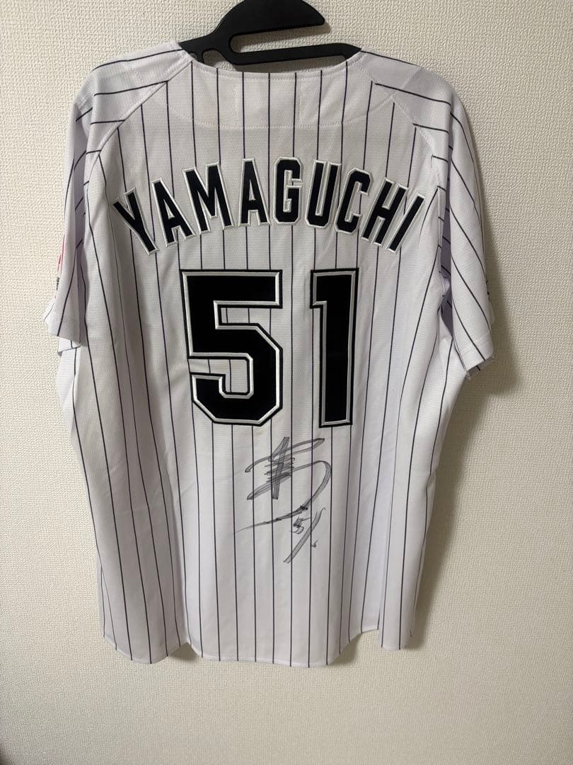 千葉ロッテマリーンズ 山口選手 サイン入りユニフォーム 51