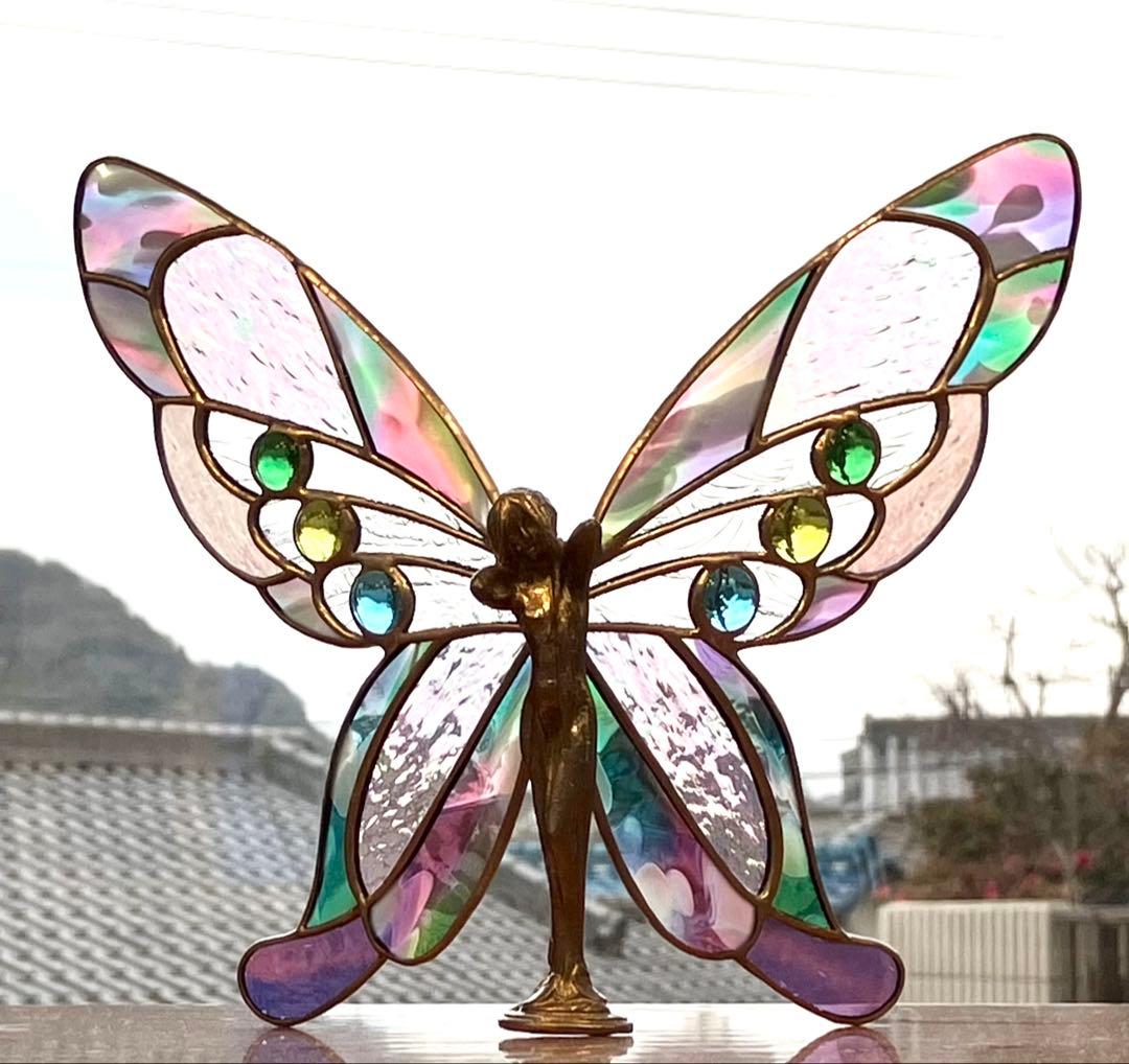 ステンドグラスのバタフライレディ　蝶の置物　フリモントのアンティークガラス使用