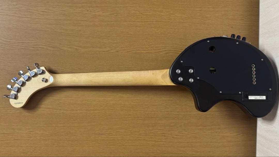 デジタルエフェクトプロセッサー付きエレキギター　ケース付き