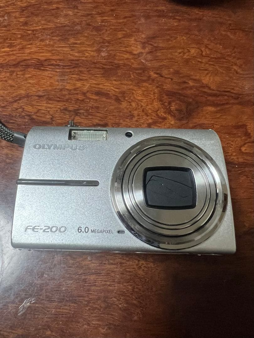 OLYMPUS FE-200 デジタルカメラ シルバー中古稼働品付属品多数