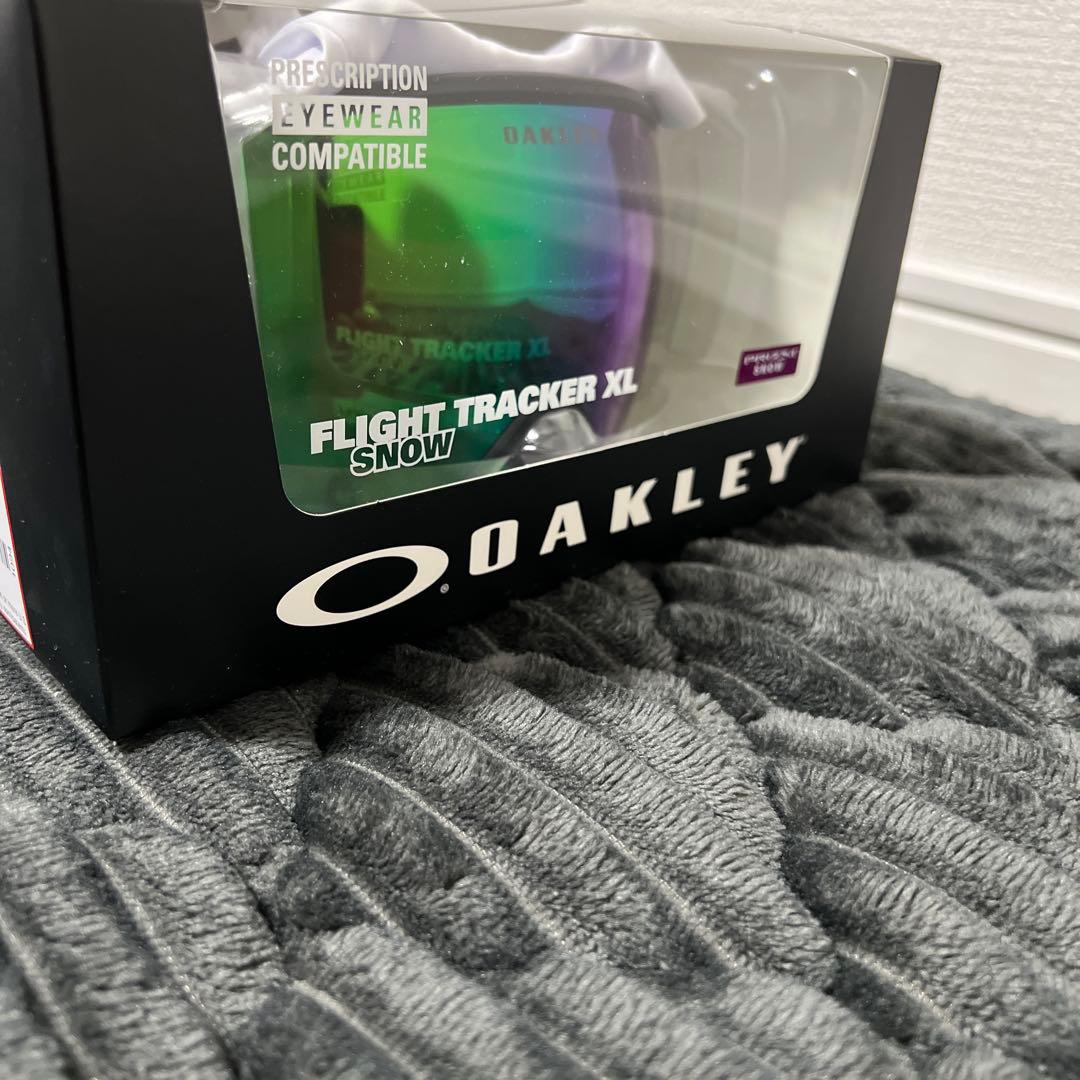 【新品未使用】オークリー フライトトラッカー XL メタルブラック