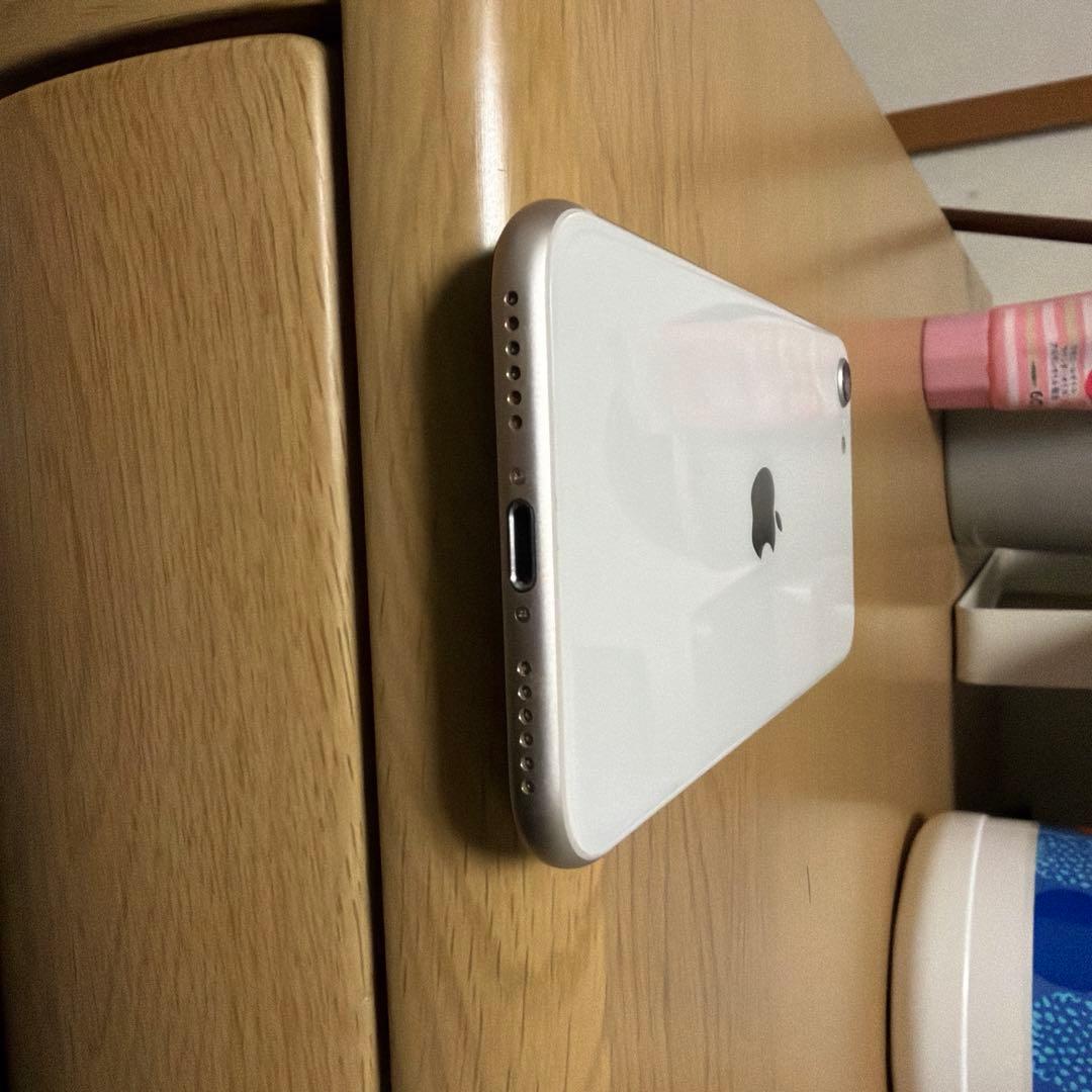 iPhone se 第三世代　スターライト　64GB