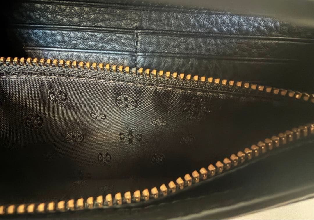 TORY BURCH HSPO37 長財布 エンブレム付き ターンロック