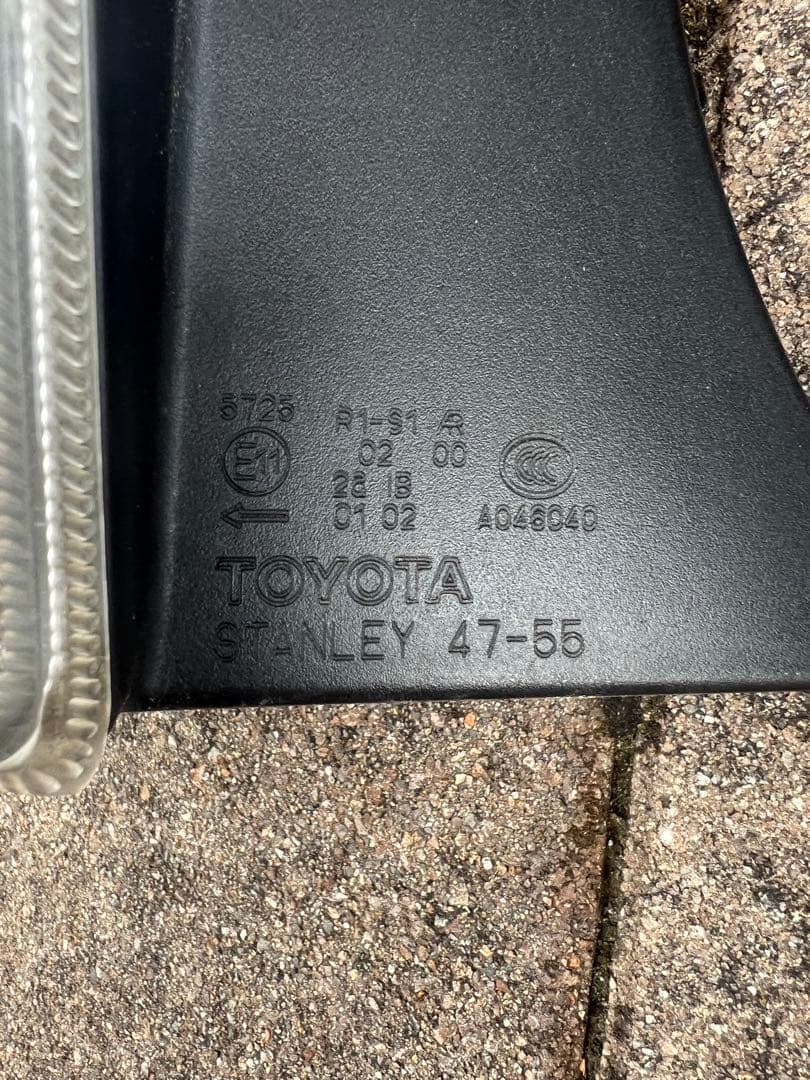 30プリウス後期 純正テール