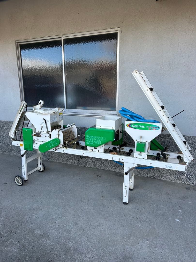 スズテック　うすまきオート播種機と育苗箱