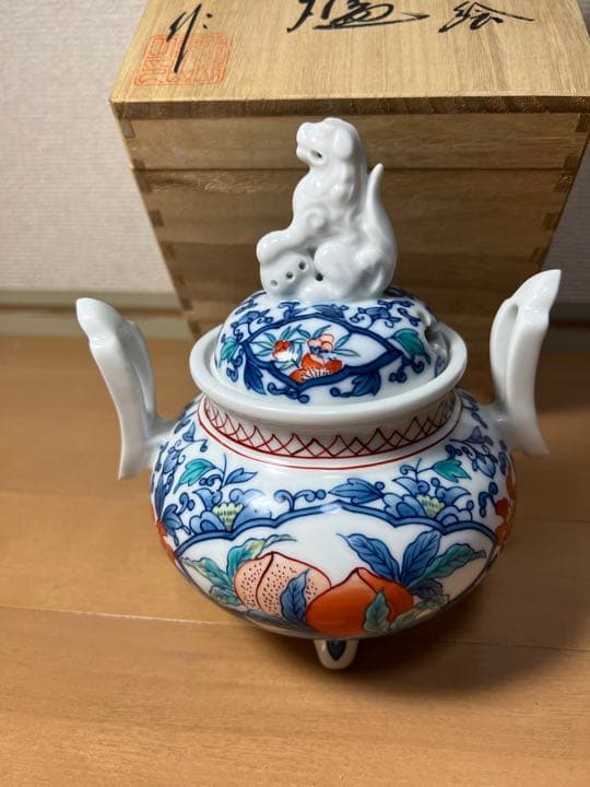 598 有田焼　鍋島　魯山　手描き　二方割唐草桃絵　香炉　未使用