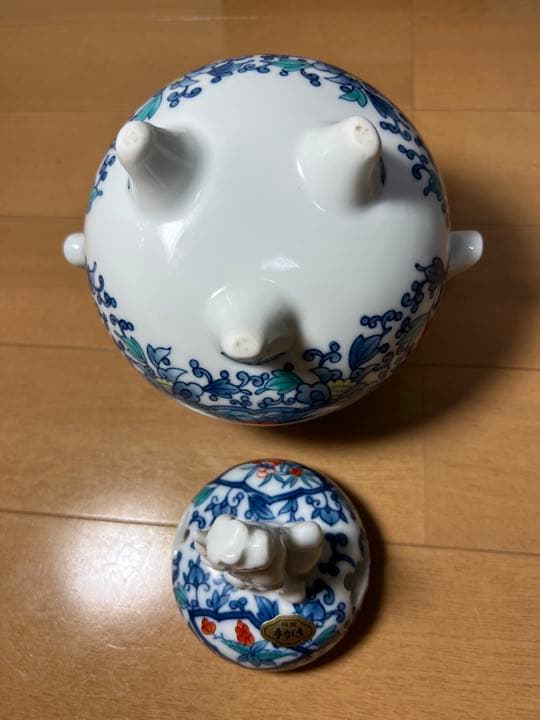 598 有田焼　鍋島　魯山　手描き　二方割唐草桃絵　香炉　未使用