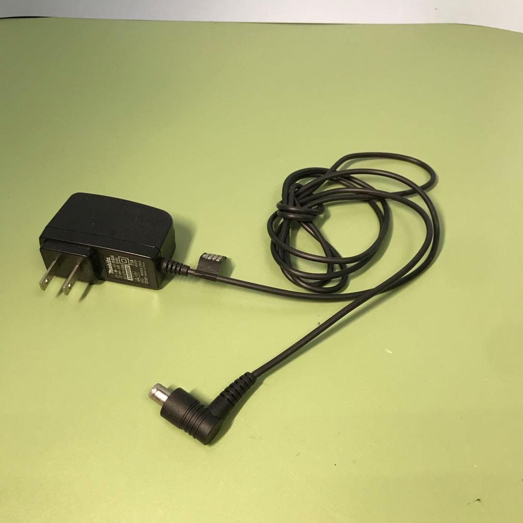 Makita マキタ　充電式クリーナー　CL115FDWR コードレス