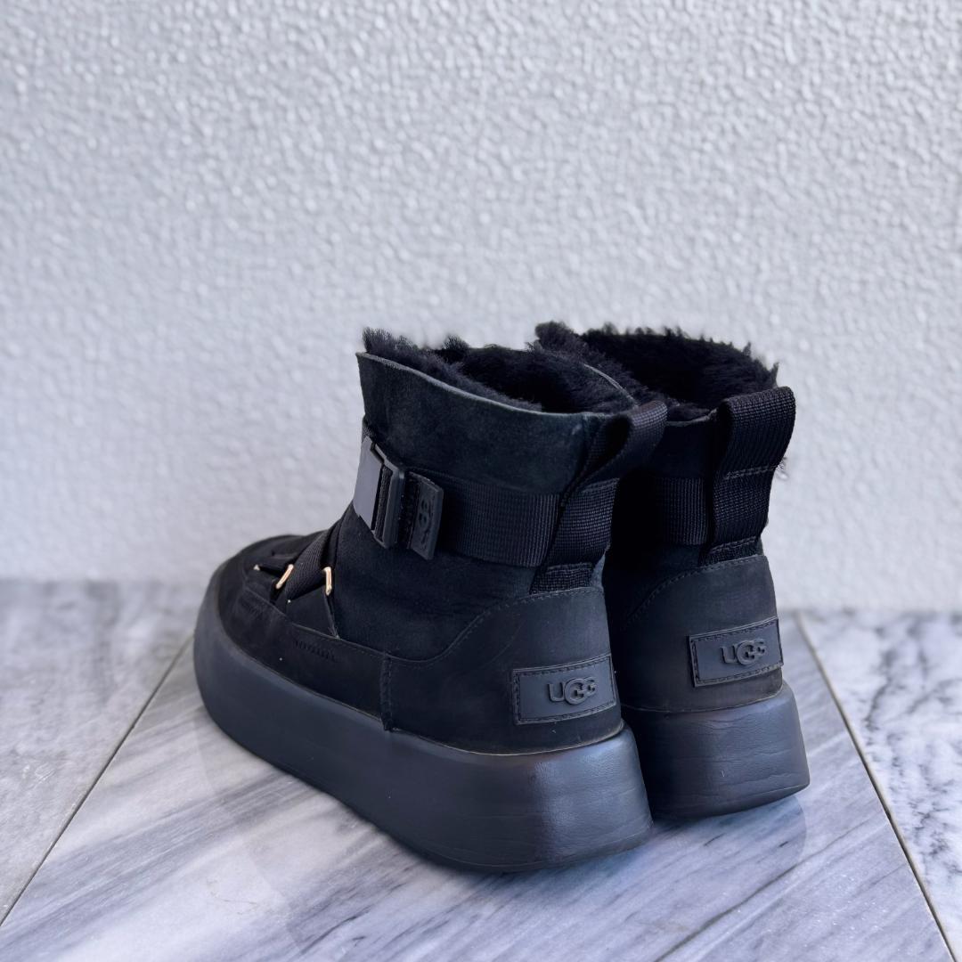 UGG アグ クラシック ブーム バックル ブーツ　厚底ショートムートンブーツ