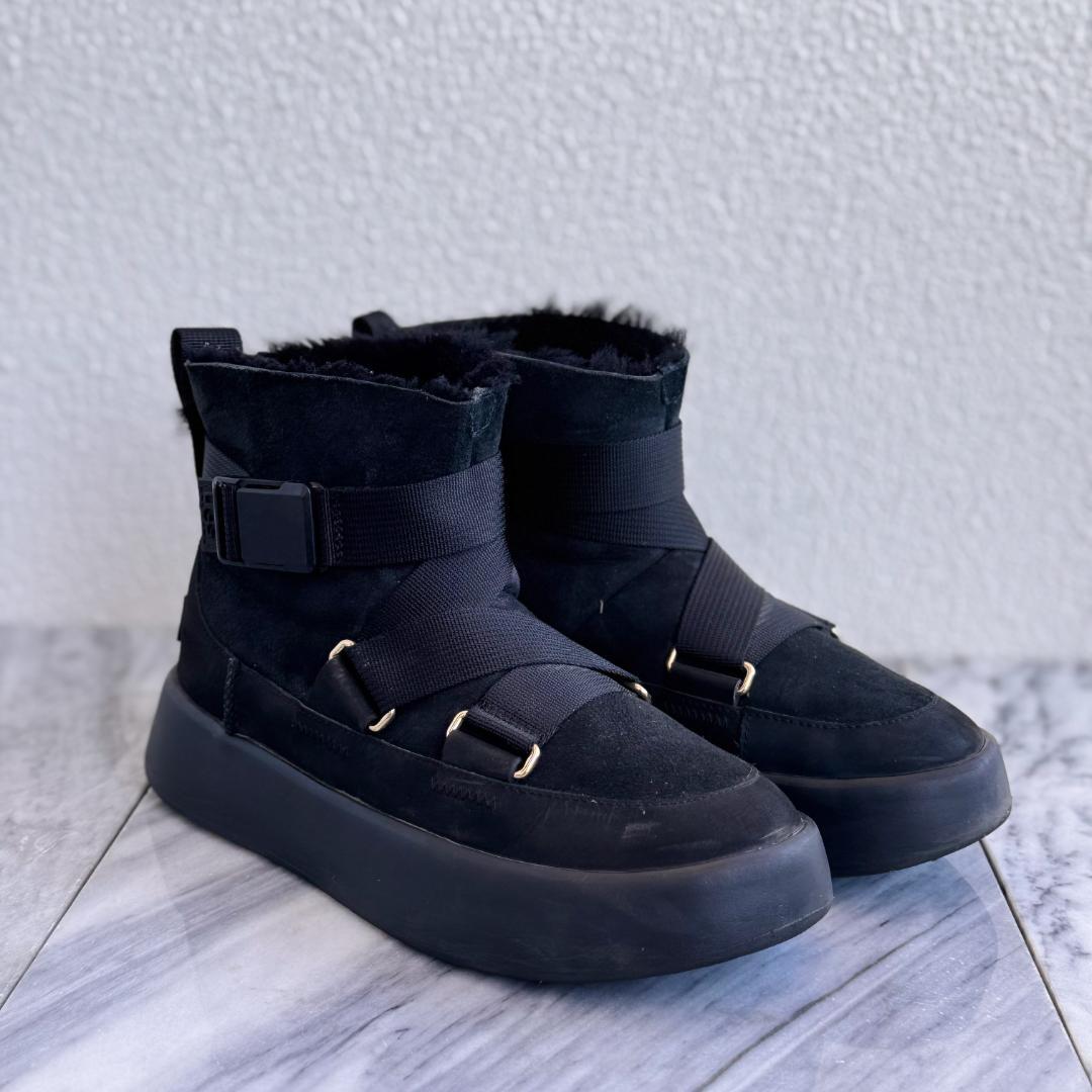 UGG アグ クラシック ブーム バックル ブーツ　厚底ショートムートンブーツ