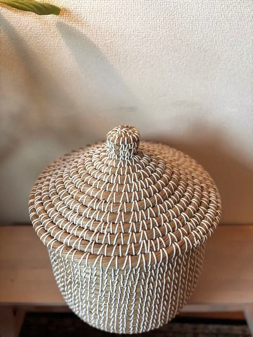 ☘️送料込⭐️未使用品⭐️ZARA ⭐️フタ付きラウンドバスケット⭐️