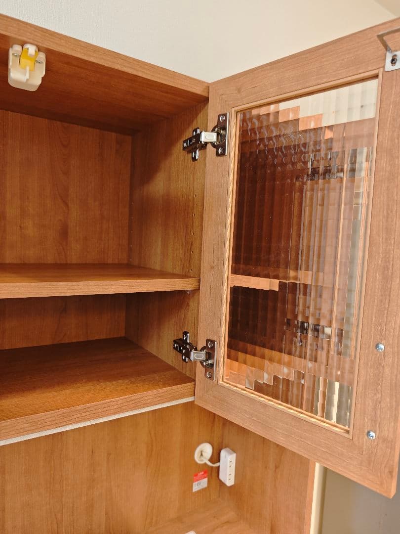 食器棚　木目調キャビネット ガラス扉付き