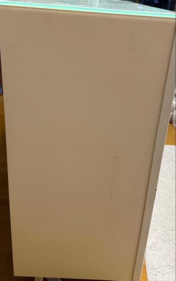 赤と白の食器棚・キッチンカウンター