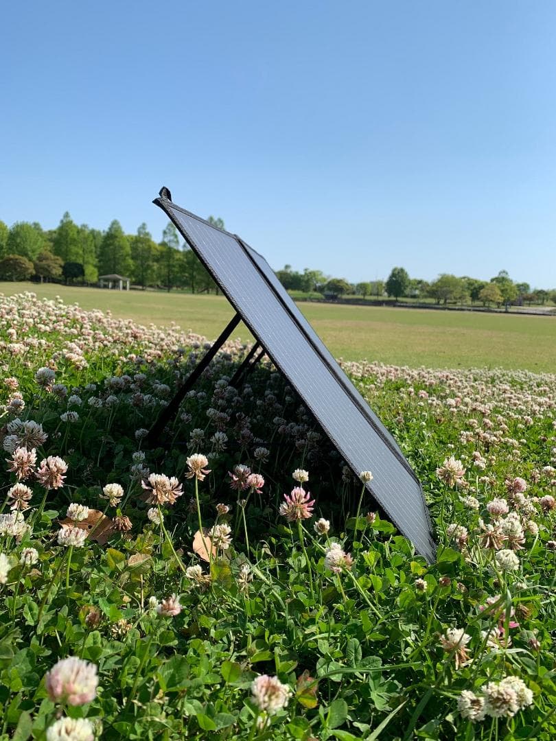 ソーラーパネル 120W折り畳み式ポータブル電源充電器 急速充電対応 直列並列可