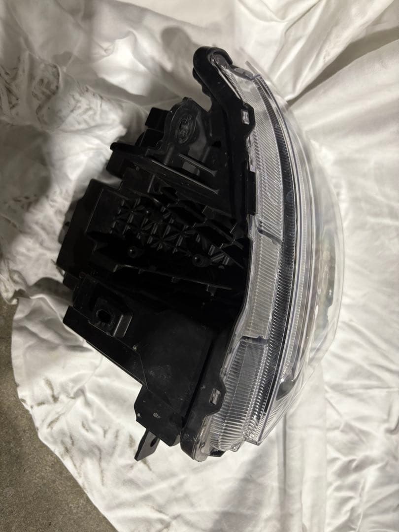 いすゞエルフ右LED ヘッドライトNPR88AM