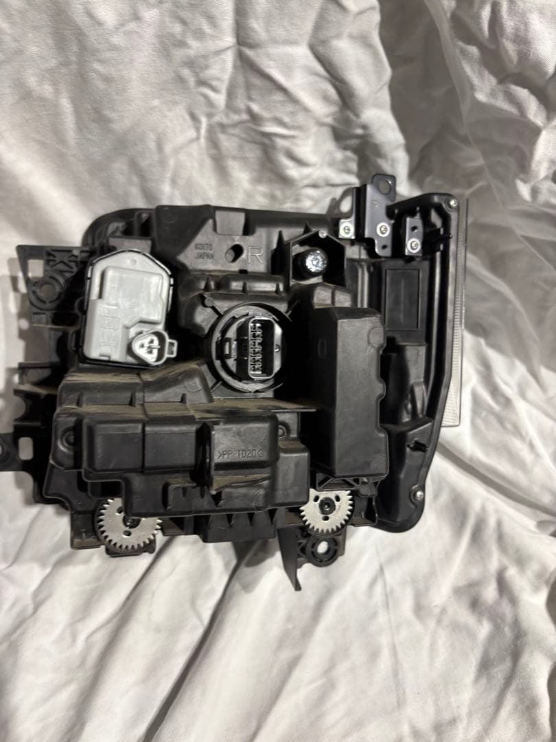 いすゞエルフ右LED ヘッドライトNPR88AM