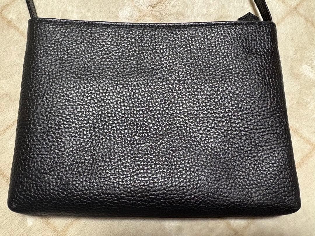 HushTug ブラック サコッシュ