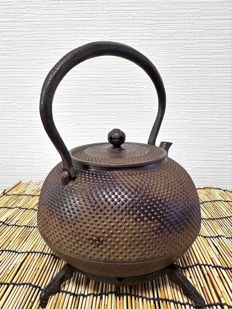 未使用品、栞付　南部徳秀　佐藤 徳秀造 南部形アラレ　南部鉄瓶　南部鉄器