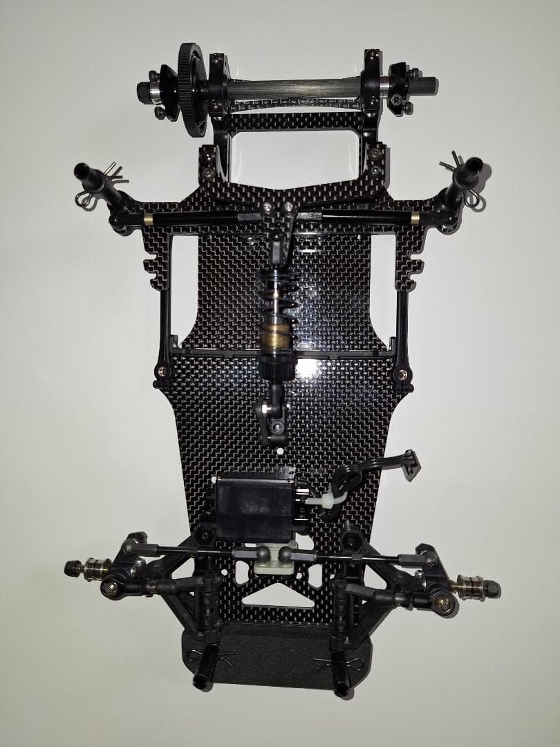 M300FX4　カーボンシャーシ　ボールデフ仕様　スポンジタイヤ付