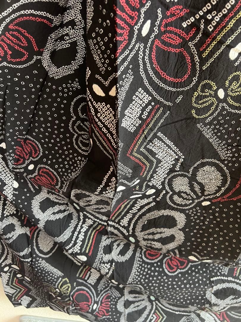 絞り浴衣　有松　おしゃれ　チョウ文様　美品　黒地