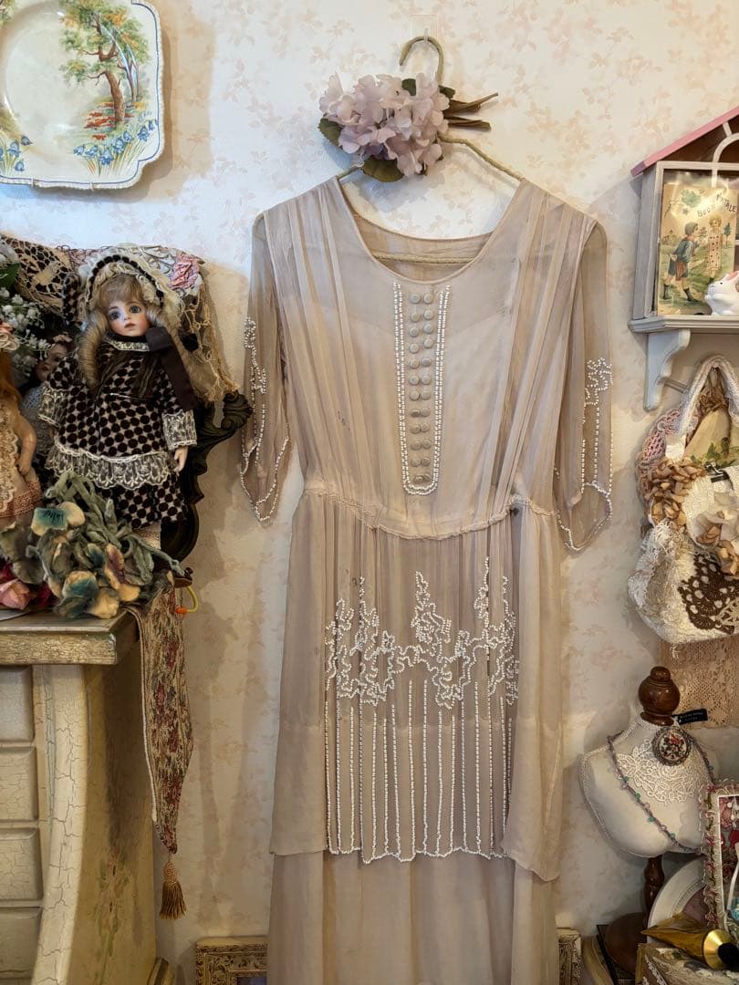 フランスアンティーク　絹シルクのエクリュカラー刺繍入りチュールドレス