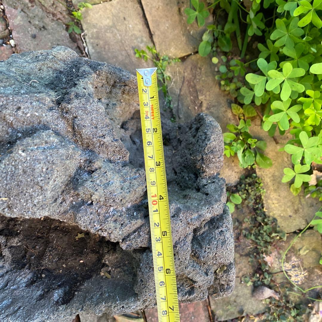植木鉢　庭石　ロックガーデン　岩　溶岩石　オブジェ