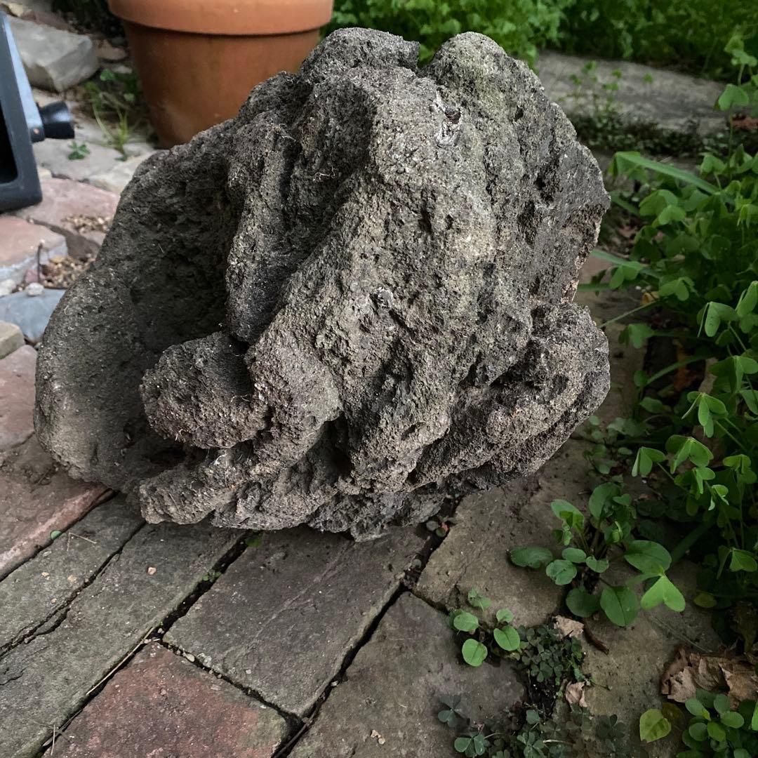 植木鉢　庭石　ロックガーデン　岩　溶岩石　オブジェ