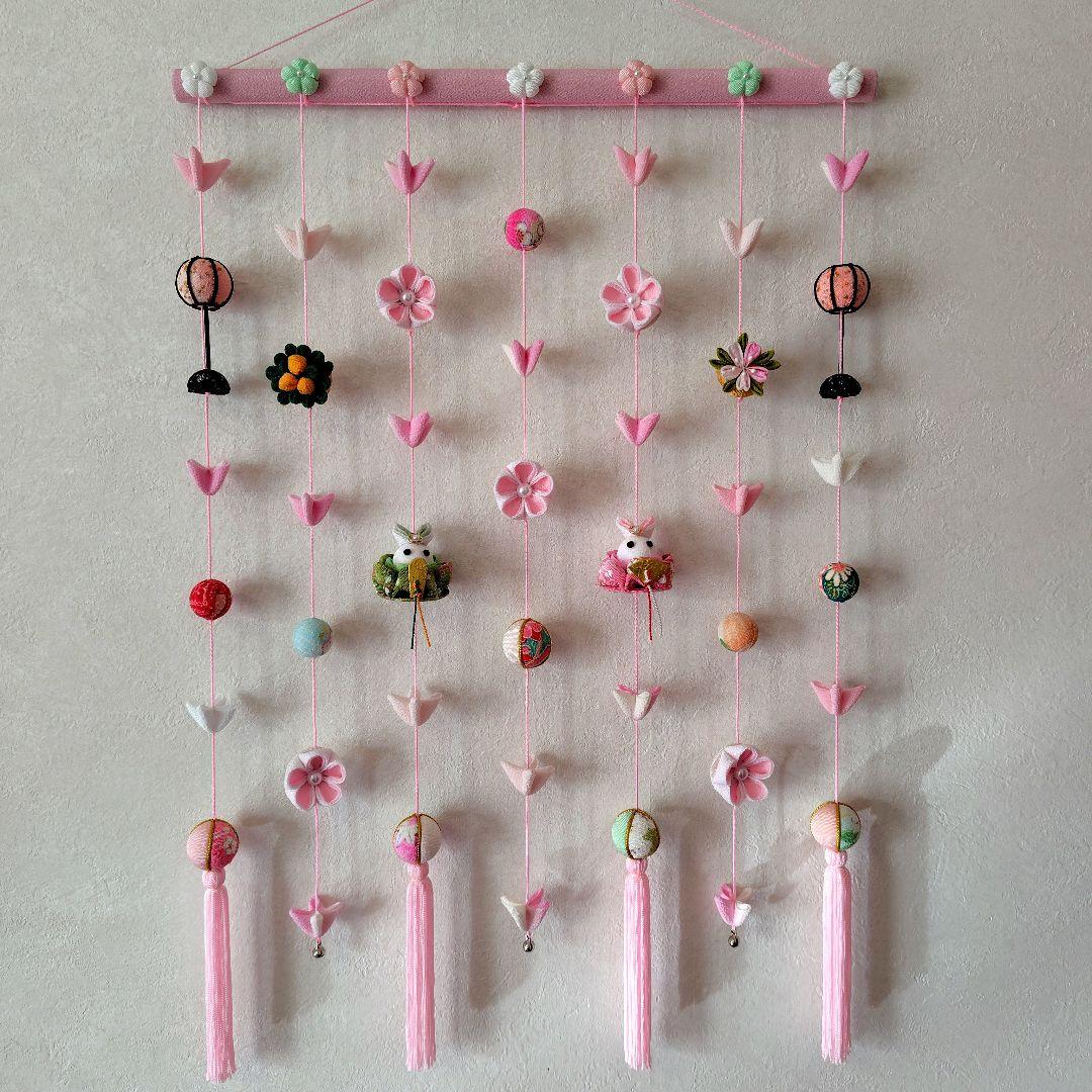 ちりめん細工　お花とまりとうさぎ雛の壁掛け下げ飾り(7下げ)