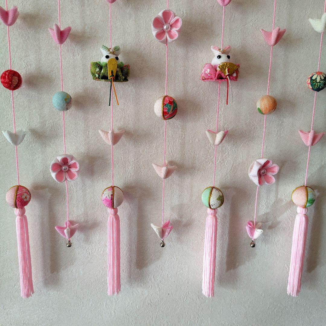 ちりめん細工　お花とまりとうさぎ雛の壁掛け下げ飾り(7下げ)