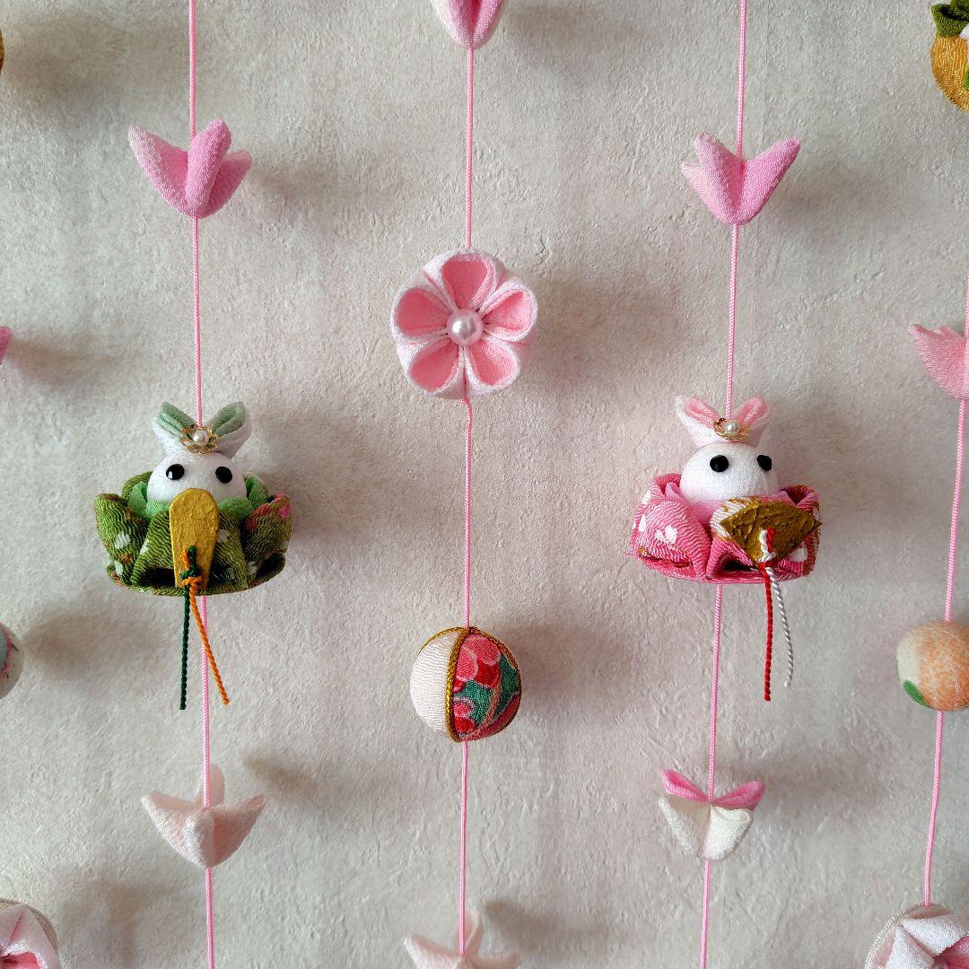 ちりめん細工　お花とまりとうさぎ雛の壁掛け下げ飾り(7下げ)