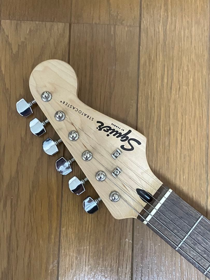 Squier Stratocaster ホワイト　ケース付き