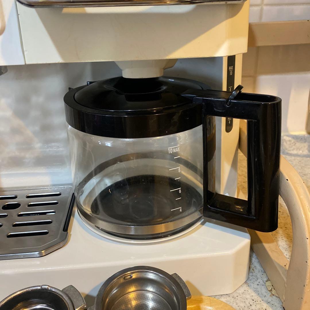 DeLonghi エスプレッソマシン 本体と付属品