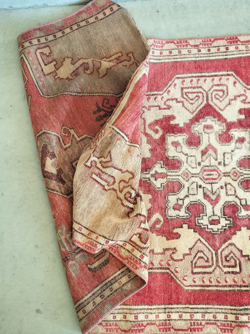 大きめ/希少/レッドとベージュのアヴァノスラグ　ヴィンテージラグNo.734