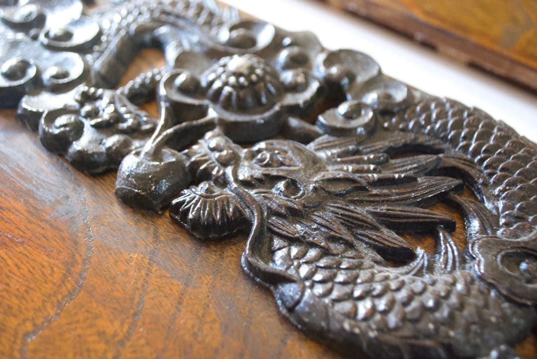 引き出されるのは、物だけではなく。 欅箪笥引き出し前板二枚のみ。リメイク素材。