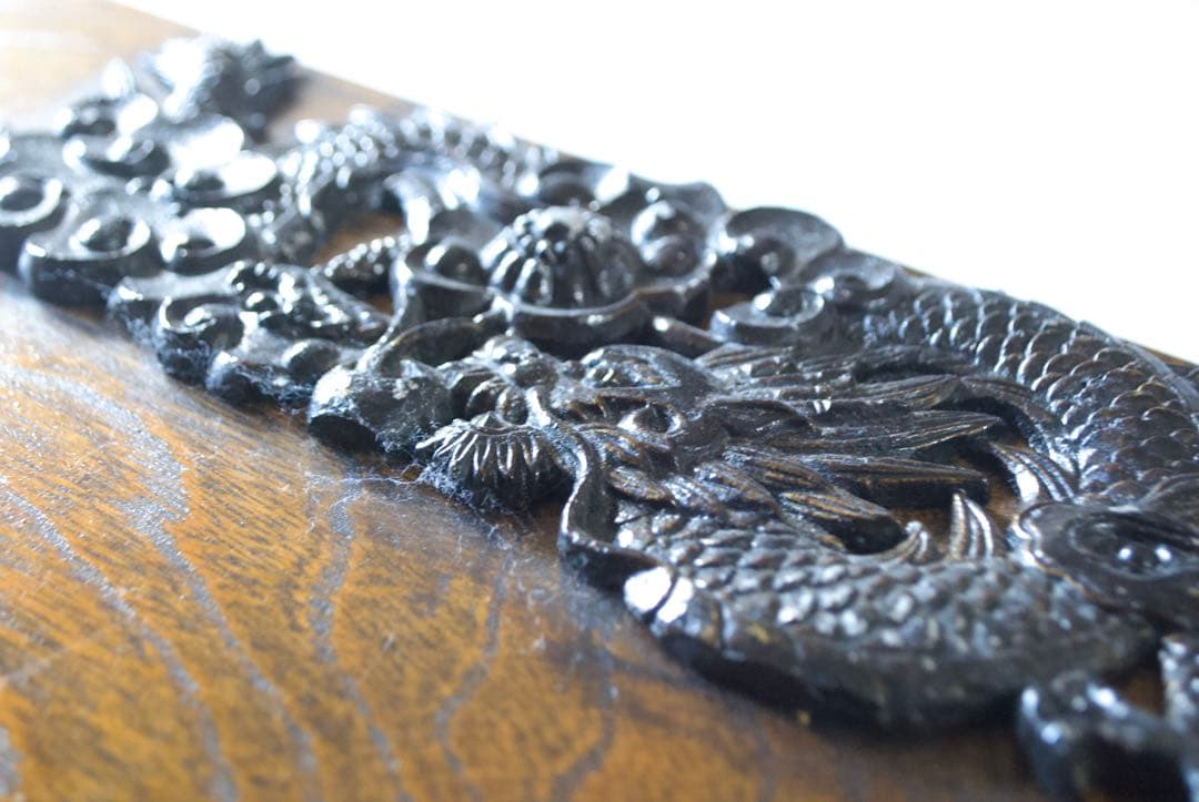 引き出されるのは、物だけではなく。 欅箪笥引き出し前板二枚のみ。リメイク素材。