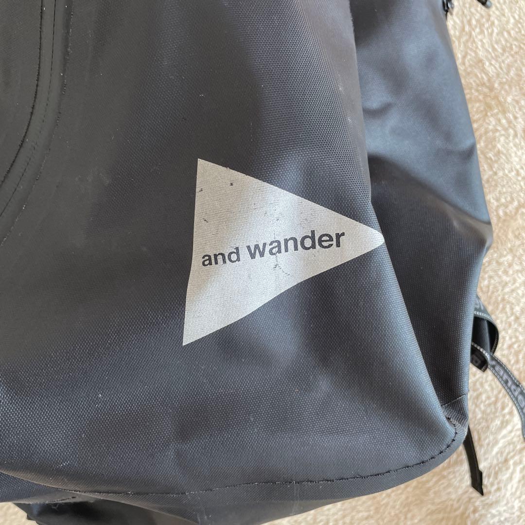 and wander ブラック リュック daypack