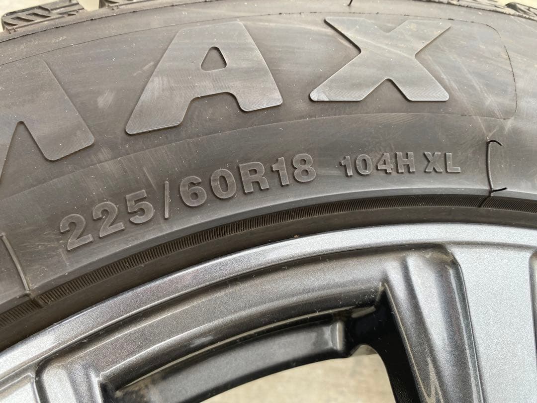 ニック　18インチ スタッドレスタイヤ(225/60R18)