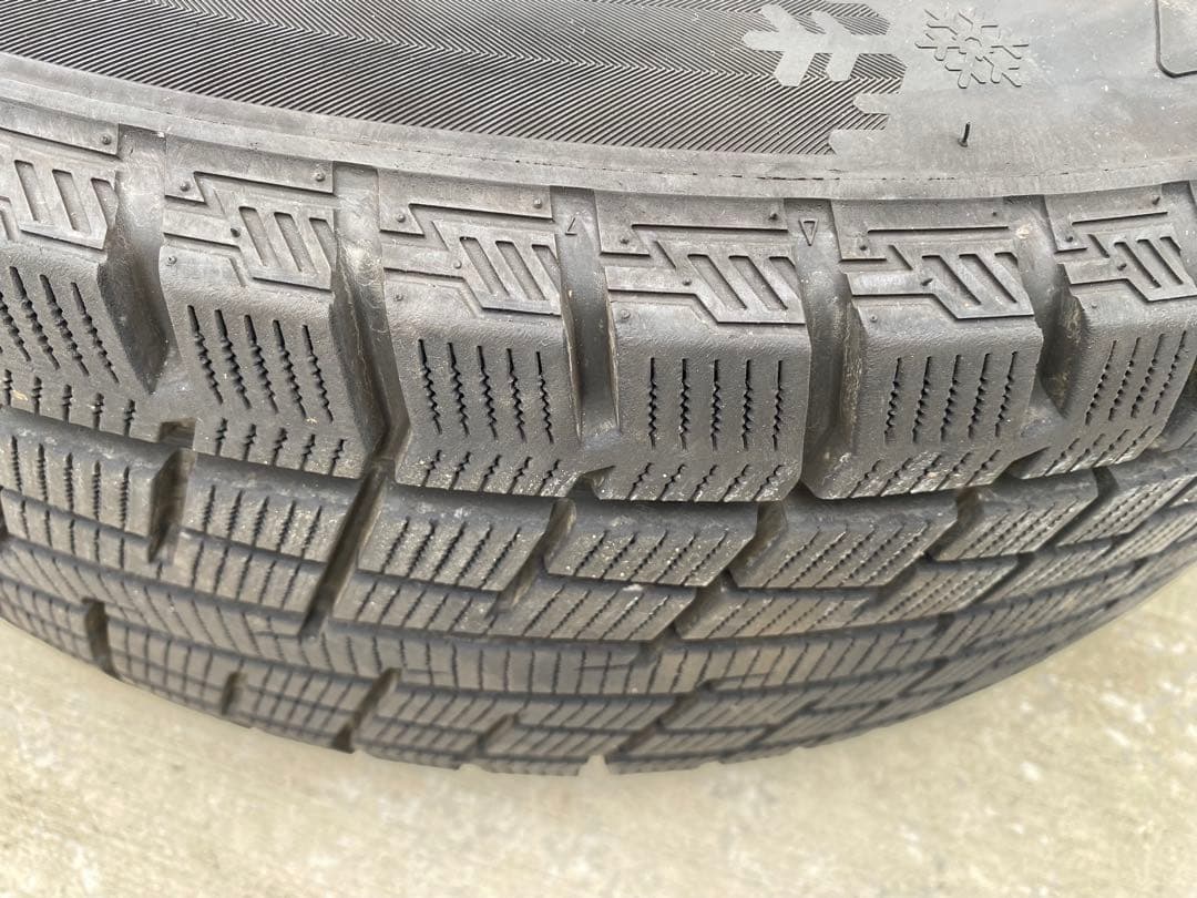 ニック　18インチ スタッドレスタイヤ(225/60R18)