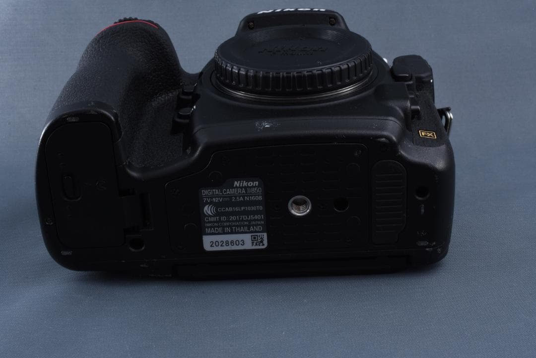 Nikon D850 動作良好 純正含むバッテリー4個 SD付属 ニコン