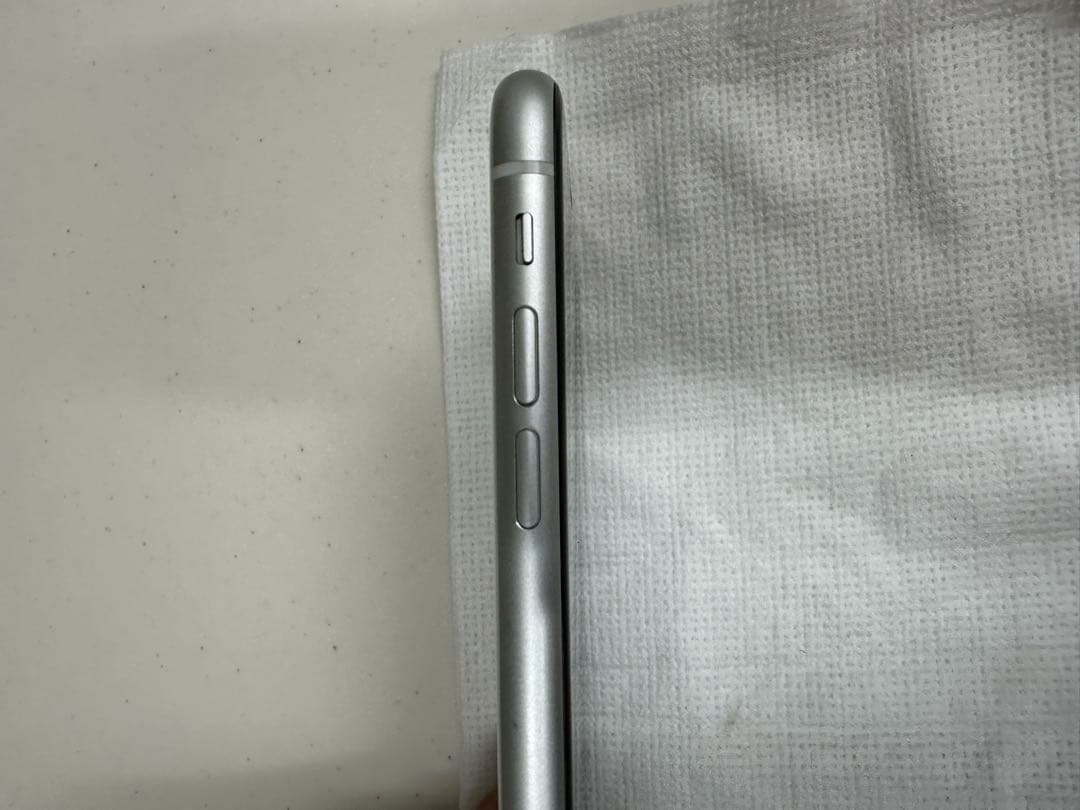 美品　iPhone XR ホワイト 128GB バッテリー81% SIMフリ -