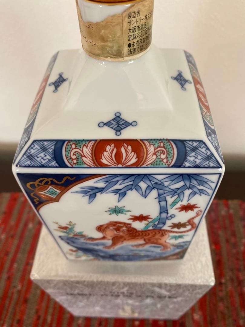 サントリー ボトルコレクション 染錦松竹梅寅文角型瓶 有田焼 空瓶